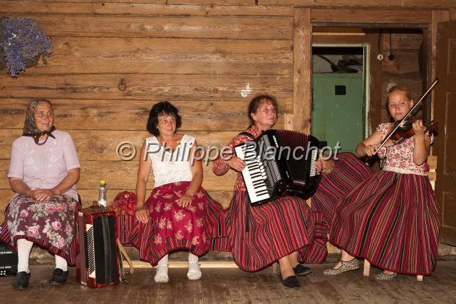 estonie 28.JPG - Estonie, comté de Pärnu, île de Kihnu, groupe folklorique